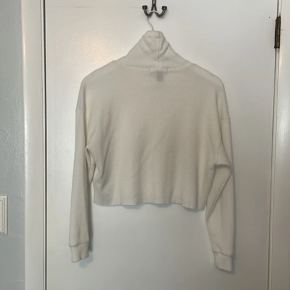 Forever 21 Women's Long Sleeve Cropped Cowneck Shirt - Picture 3 of 9